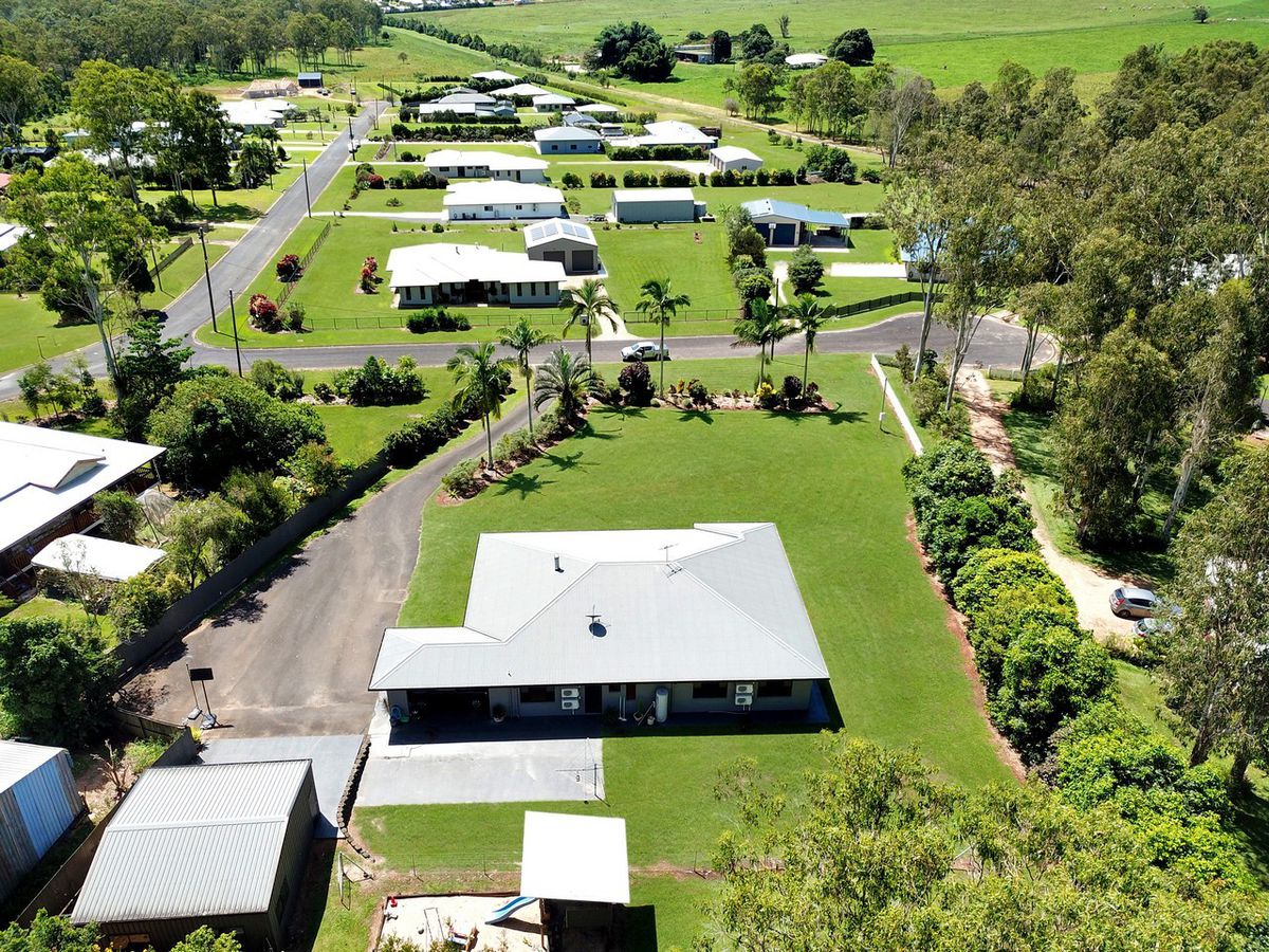 2 Larfield Close, Atherton