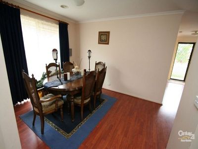 5 May Gibbs Crescent, Lynbrook