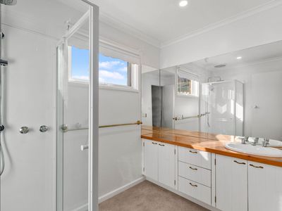 10  Priestley cres , Seymour