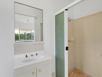 64B Harley Street, Kamerunga