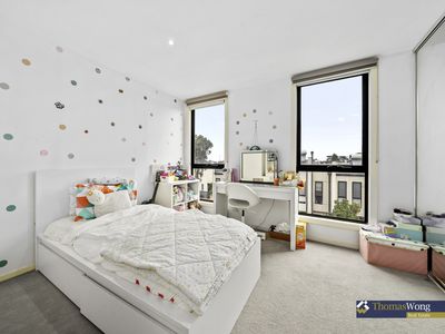 76 Central Park Walk, Cheltenham