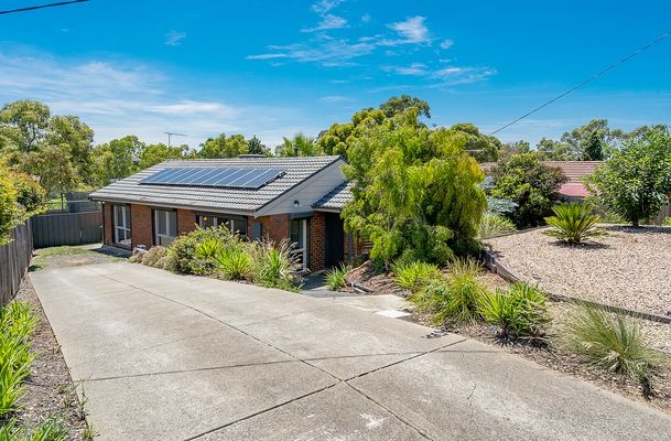 32 Axminster Drive, Craigieburn