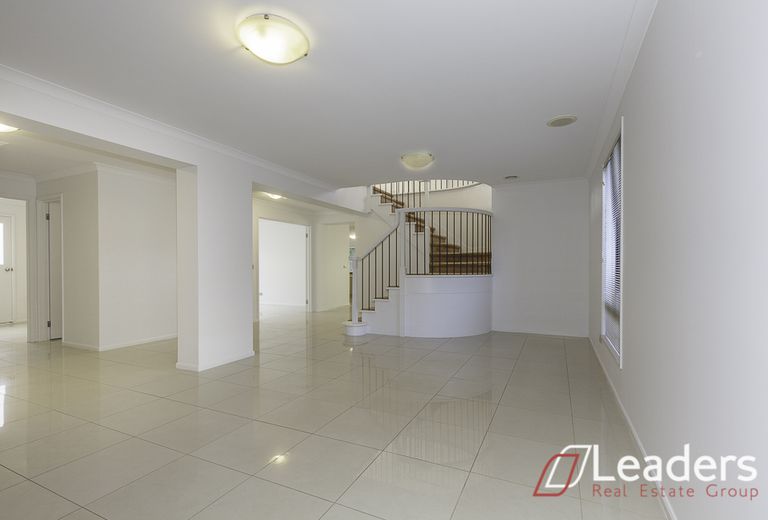 7 Waterstone Cove, Sanctuary Lakes