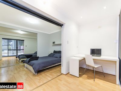 24 / 122 Mounts Bay Road, Perth