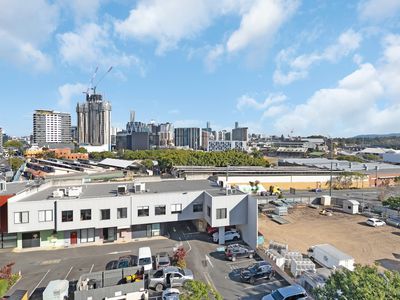 2055 / 16 Hamilton Place, Bowen Hills