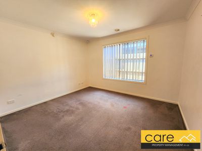 8 Tiarne Crescent, Hampton Park