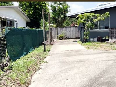 3 OLIVE STREET, Manoora