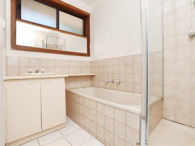 2 / 42 Rosella Avenue, Werribee