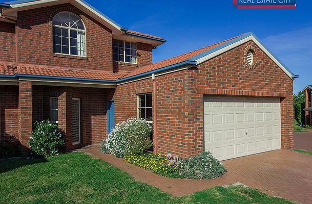 20 The Crest, Attwood