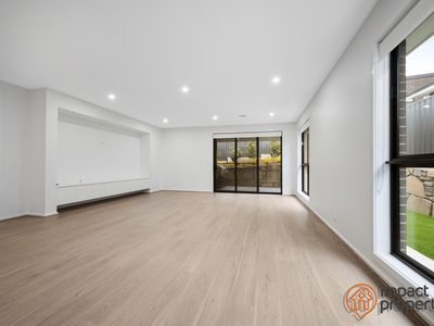 15 Alistair Knox Terrace, Taylor