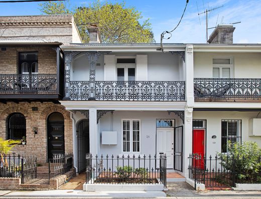 Classic terrace with courtyard in the heart of Paddington