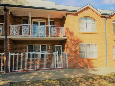 2 / 175 Keppel St, Bathurst