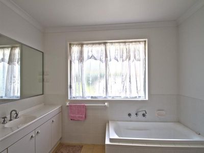3 Edgewater Dr, Morisset Park