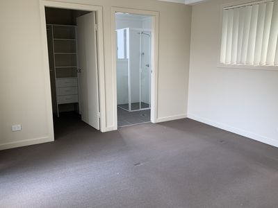 2 / 22 Peterborough Avenue, Lake Illawarra