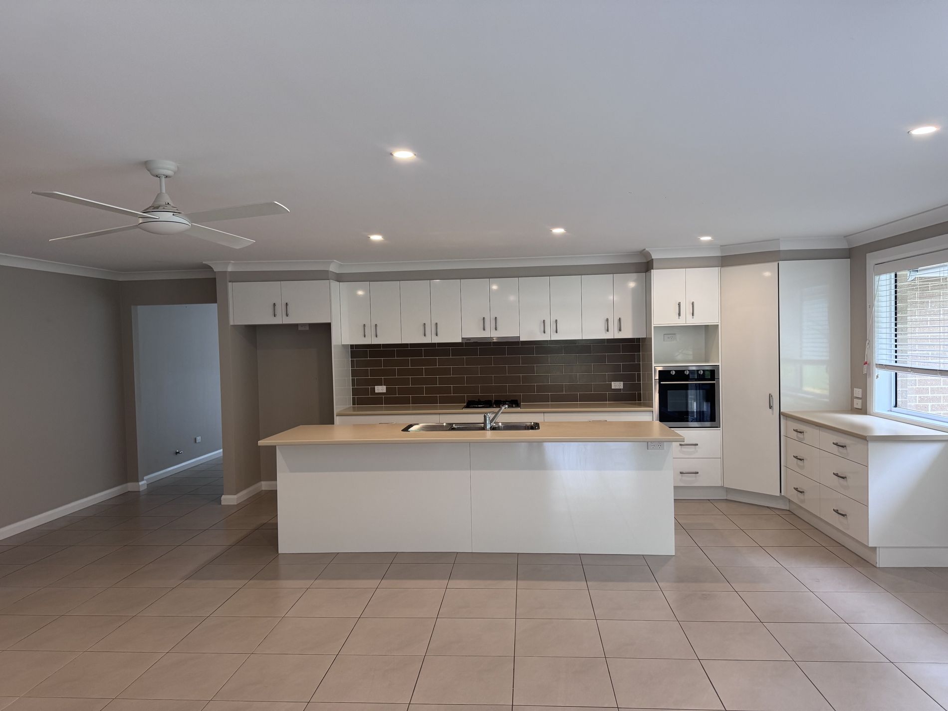 1 The Bounty, Manyana