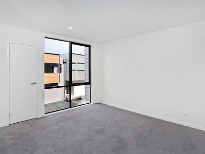 2 / 14 Horizon Drive, Maribyrnong