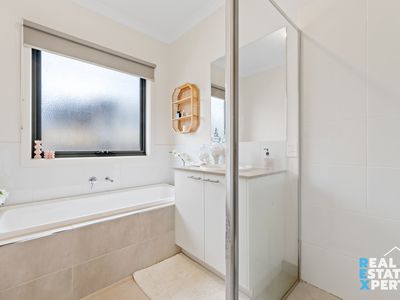 2 Alfonso Court, Lynbrook