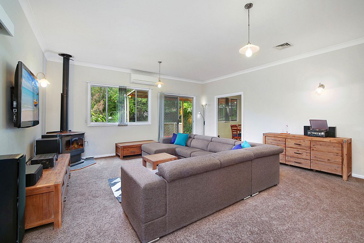 739 Pacific Highway, Narara