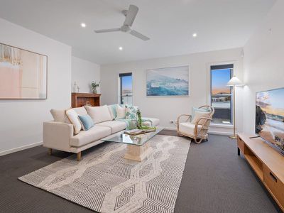49 Harbourvue Court, Helensvale