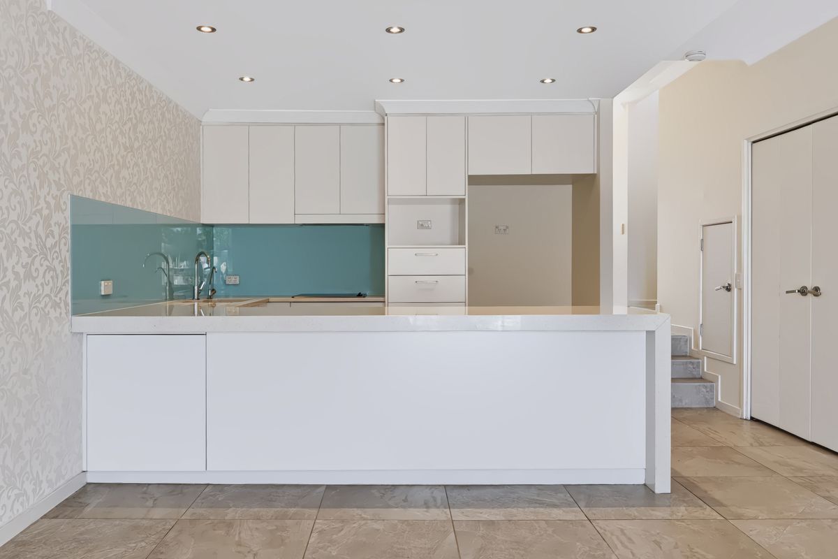 2 / 4 Orvieto Avenue, Mermaid Waters