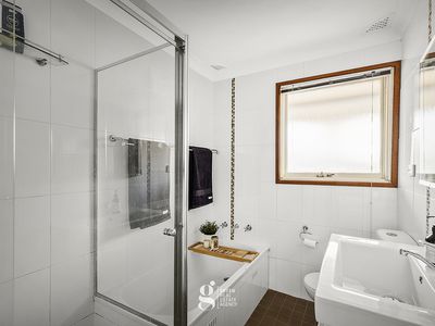 16 Myuna Crescent, Seven Hills