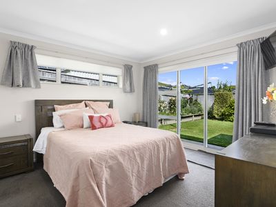 32 Sanctuary Drive, Stoke