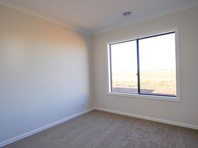 246 Maracana Avenue, Manor Lakes