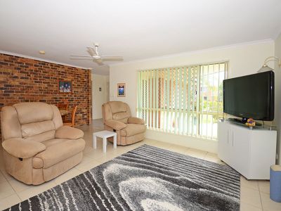 176 PULGUL STREET, Urangan