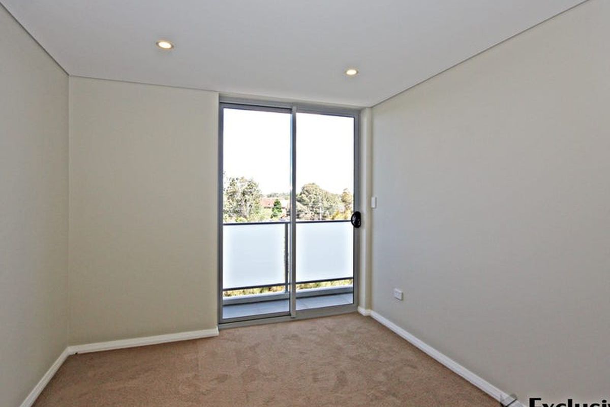 50 Loftus Crescent, Homebush
