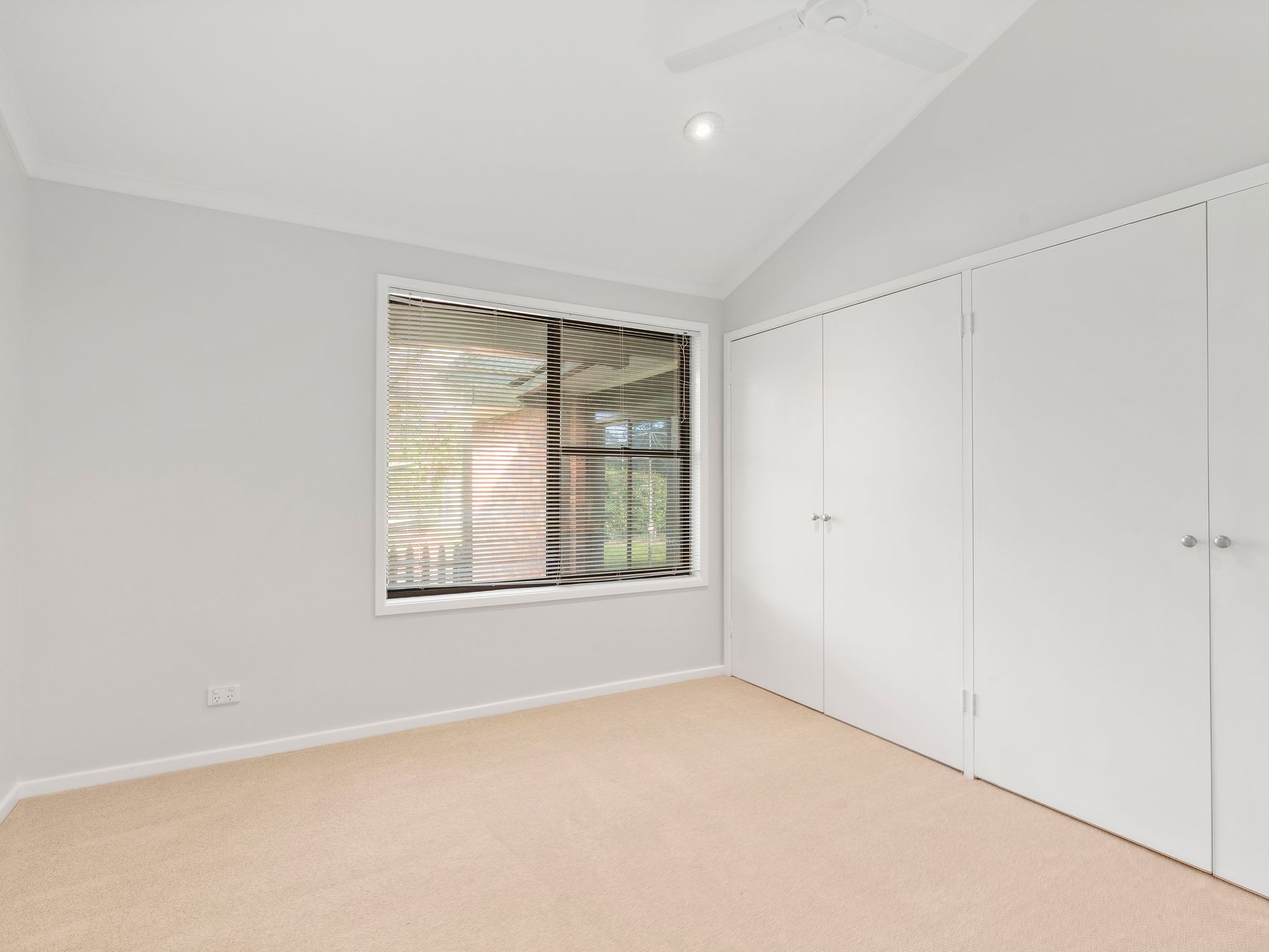 24 Yeovil Drive, Bomaderry
