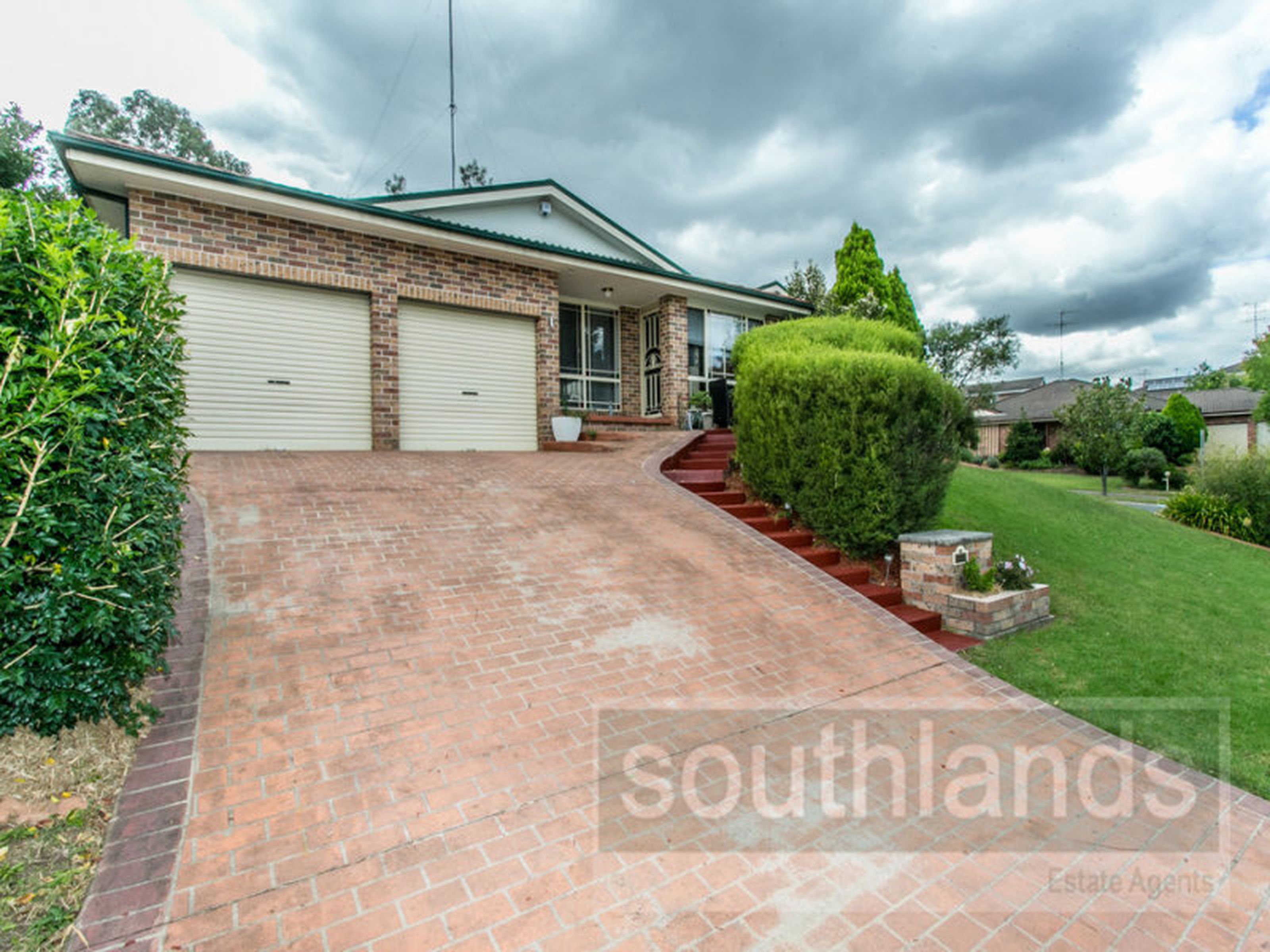 1 Barronfield Drive, GLENMORE PARK