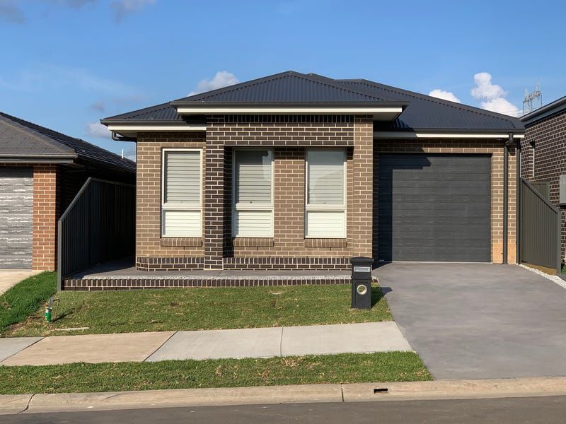 13 Golden Wattle Avenue, Gregory Hills