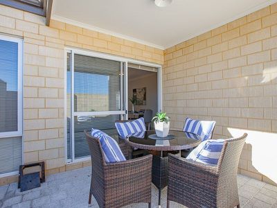 8/12 Willespie Drive, Pearsall