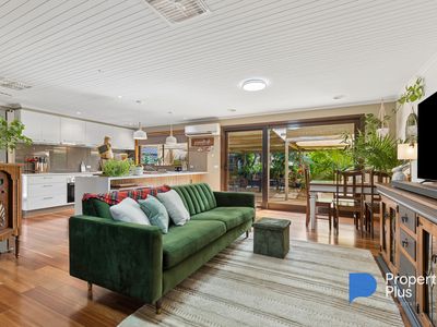 32 Mistletoe Street, Golden Square