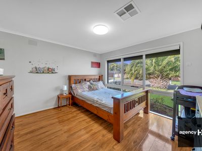 7 Loddon Court, Werribee