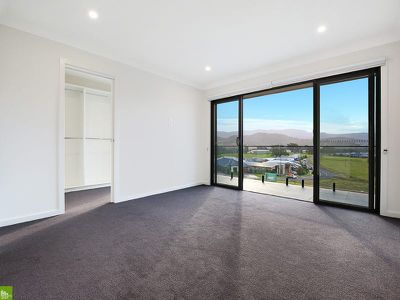 10 Araluen Terrace, Tullimbar