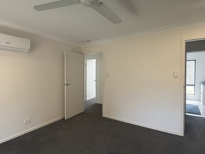 1 / 1 Goal Crescent, Griffin