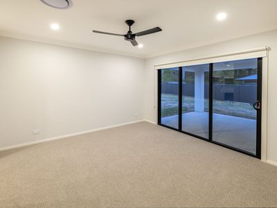 27 Admiralty Drive, Safety Beach