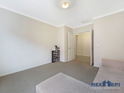5 Fieldstone Crescent, Cranbourne North