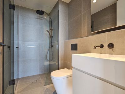 601 / 8 Louise Street, Melbourne