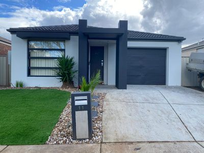 11 Clare Street, Brookfield