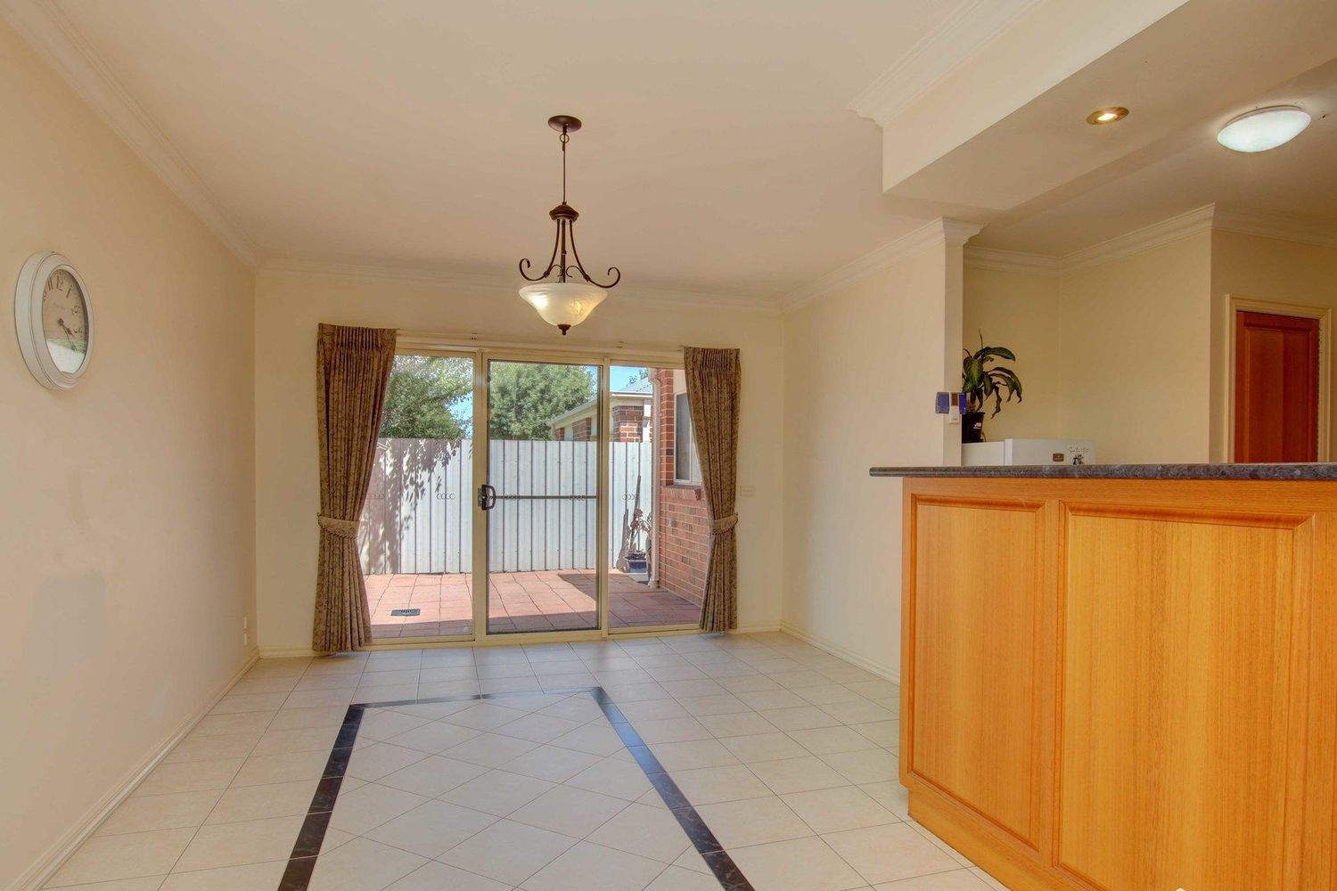 1 / 25 Hayes Drive, Horsham
