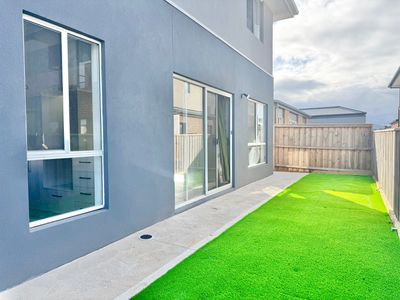 2 Semolina Street, Manor Lakes
