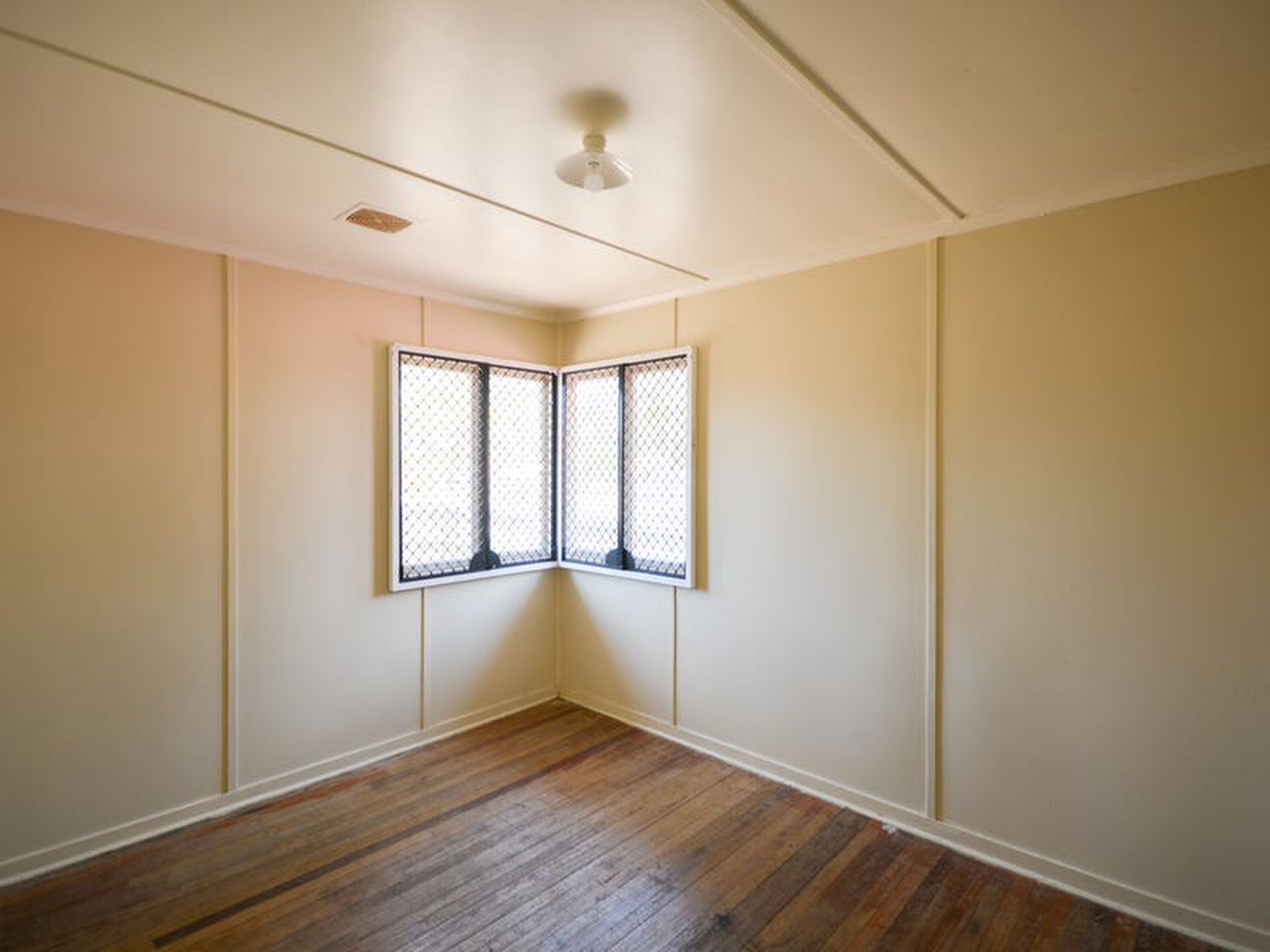 8 Mitchell Street, Riverview