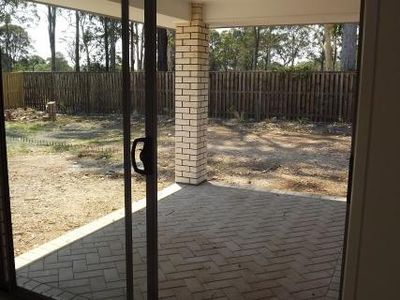 25 Lorikeet Parade, Dakabin