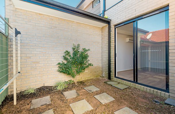 2 / 3-5 Crockett Avenue, Craigieburn