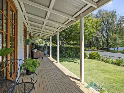 64 Lakeside Avenue, Mount Beauty