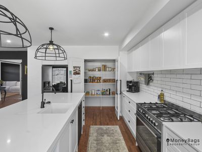 12 Hallstatt Avenue, Jimboomba