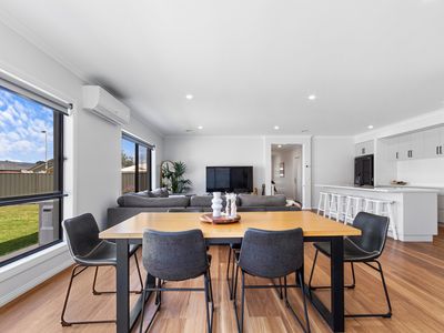 29 Swan Lake Drive, Sale