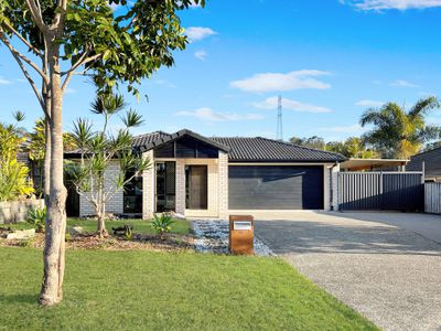 16 Tarrina Crescent, Pacific Pines